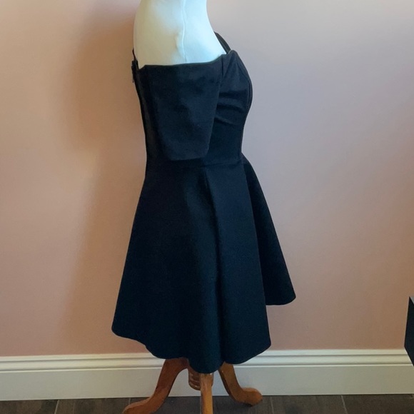 Guess Fit & Flare Off the Shoulder Dress - Picture 4 of 6